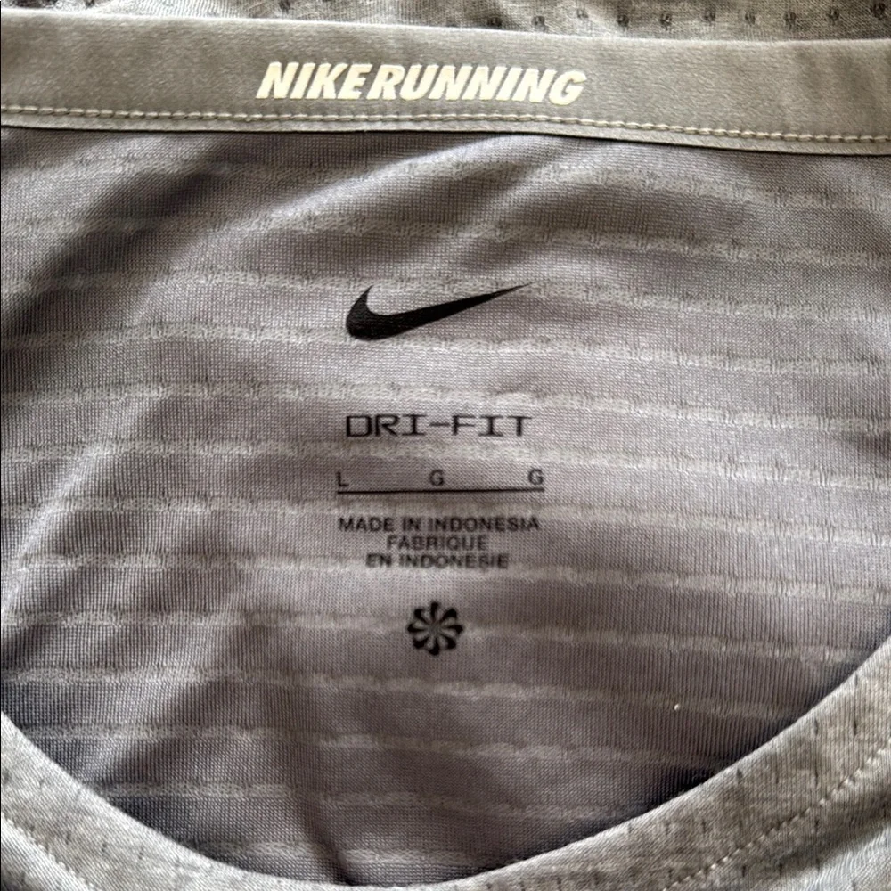 *WOMEN’S NIKE RUNNING DRI-FIT SHIRT SLEEVE TEE SHIRT (sz lg)